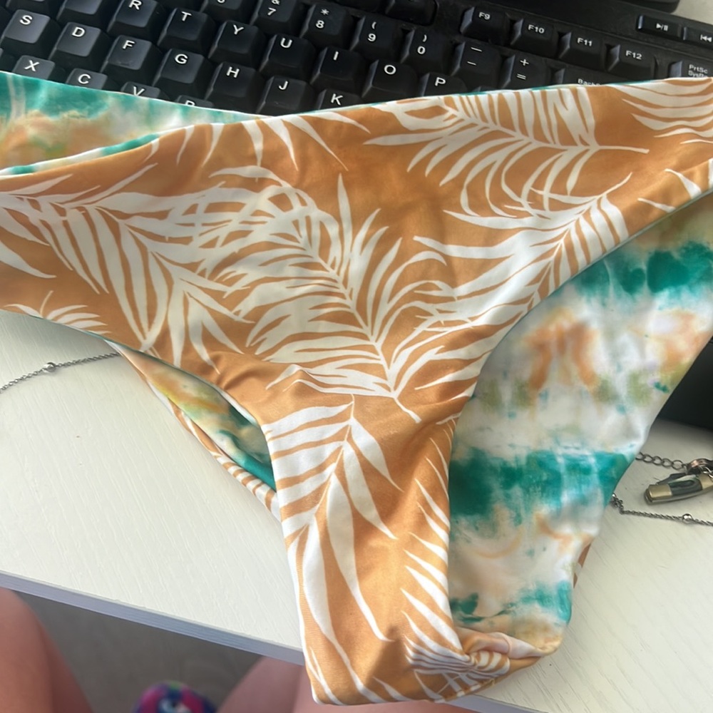 Rip Curl Nwot Bottoms Size Small Reversible - image 4